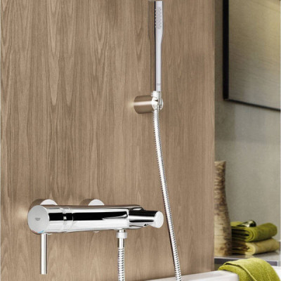 Змішувач для ванни Grohe Essence 33628001 з душовим гарнітуром Змішувач для ванни Grohe Essence 33628001 з душовим гарнітуром