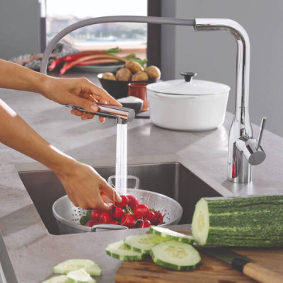Змішувач для кухні Grohe Essence 30504000 з висувним дворежимним виливом Змішувач для кухні Grohe Essence 30504000 з висувним дворежимним виливом
