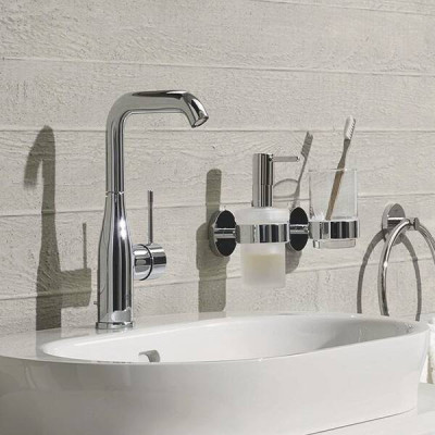 Змішувач для раковини Grohe Essence 32628001